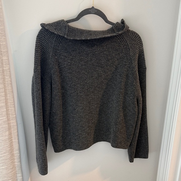 H&M Charcoal Turtleneck Sweater - Picture 3 of 3